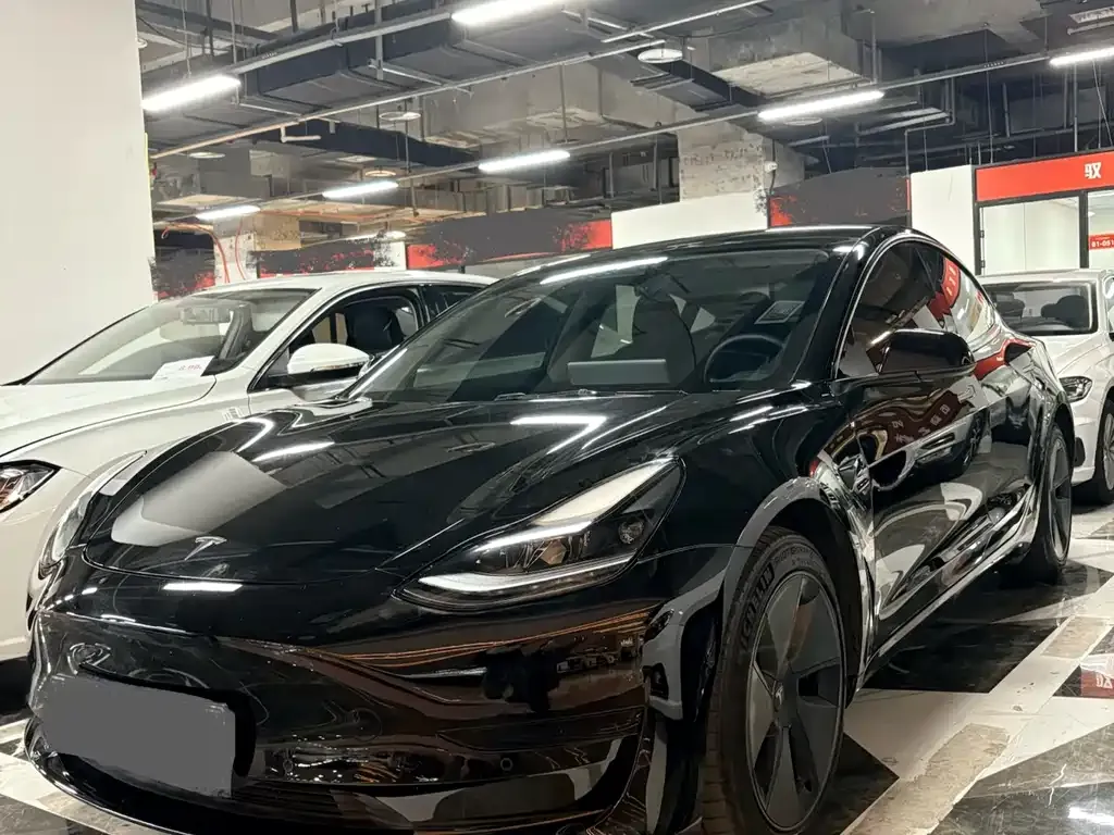Tesla Model 3 — фото 1