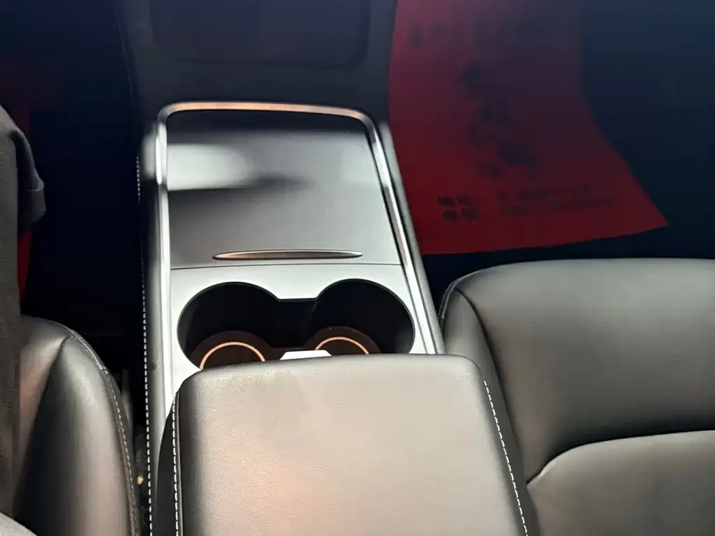 Tesla Model 3 — фото 2