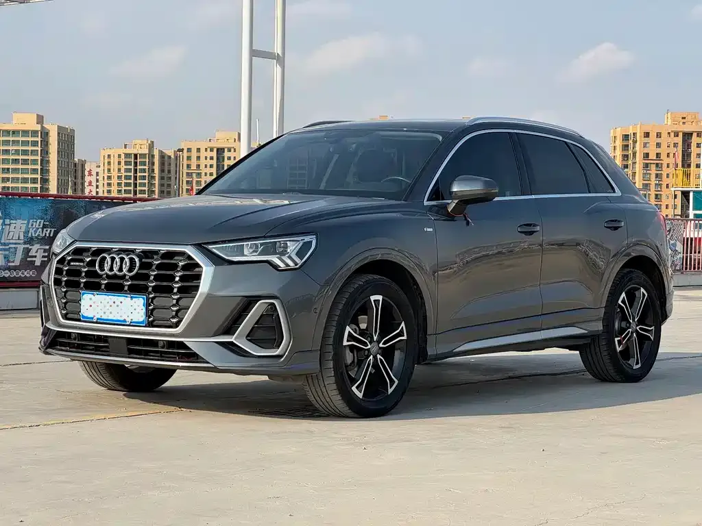 Audi Q3 — фото 1
