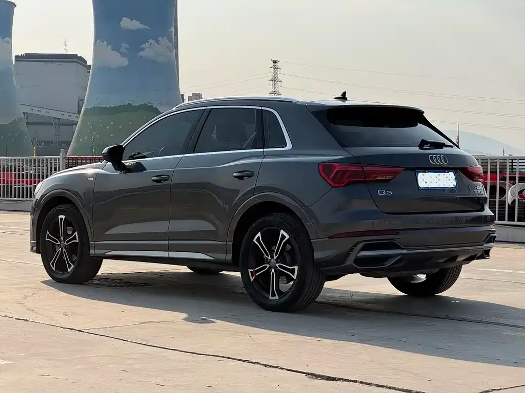 Audi Q3 — фото 10