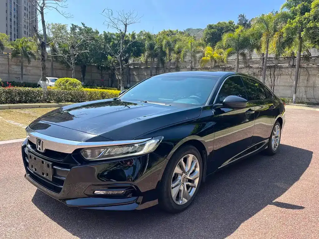 Honda Accord — фото 1