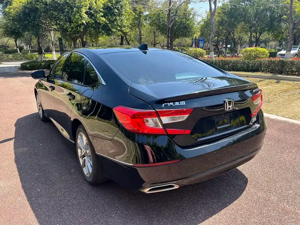 Honda Accord — фото 3
