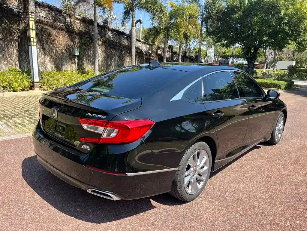 Honda Accord — фото 10