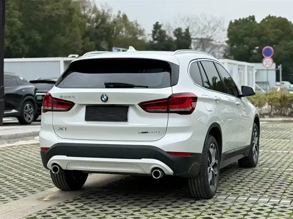 BMW X1 — фото 9
