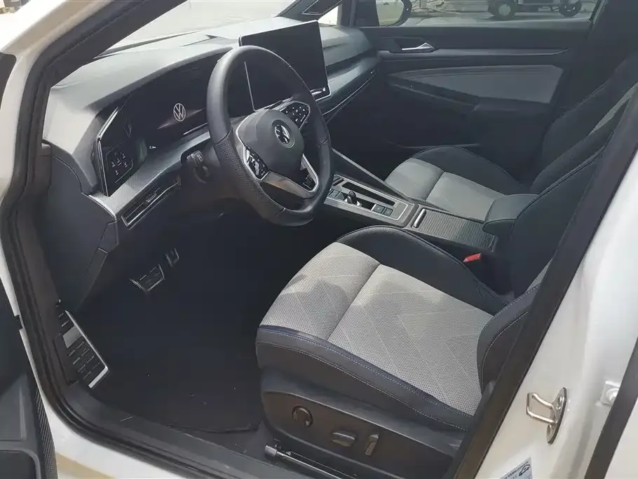 Volkswagen Golf 2025 из CN, фото 4