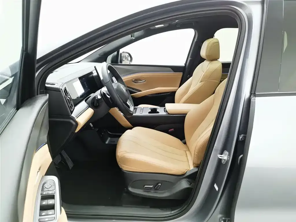 BYD L DM-i — фото 9