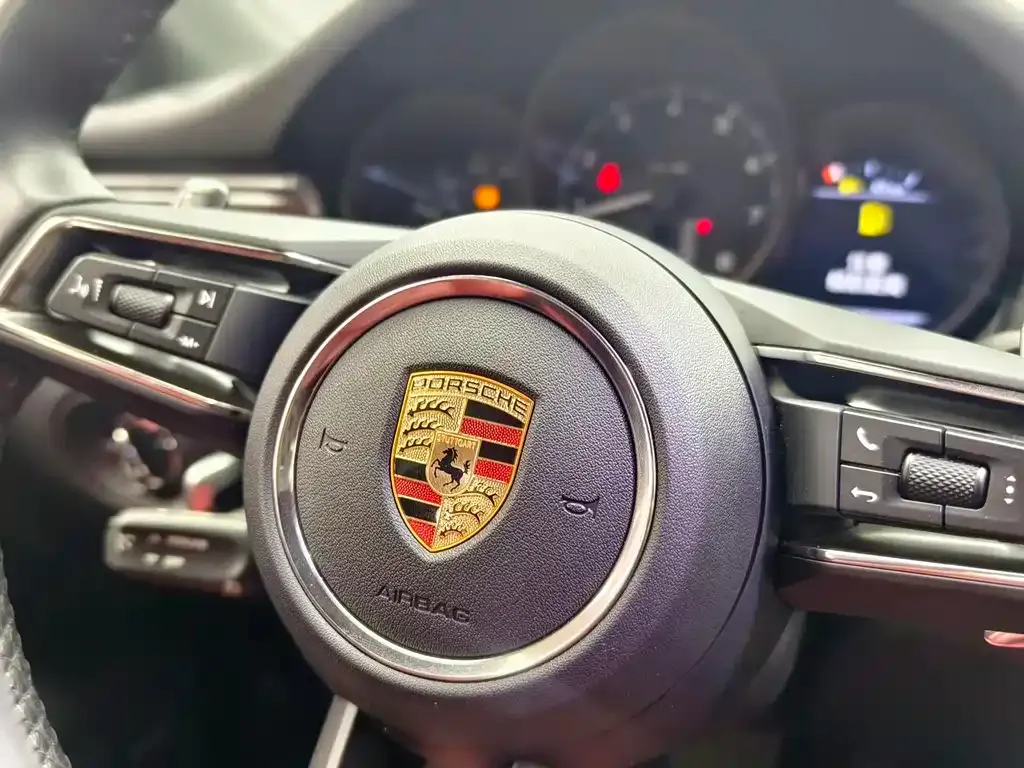 Porsche Macan — фото 10