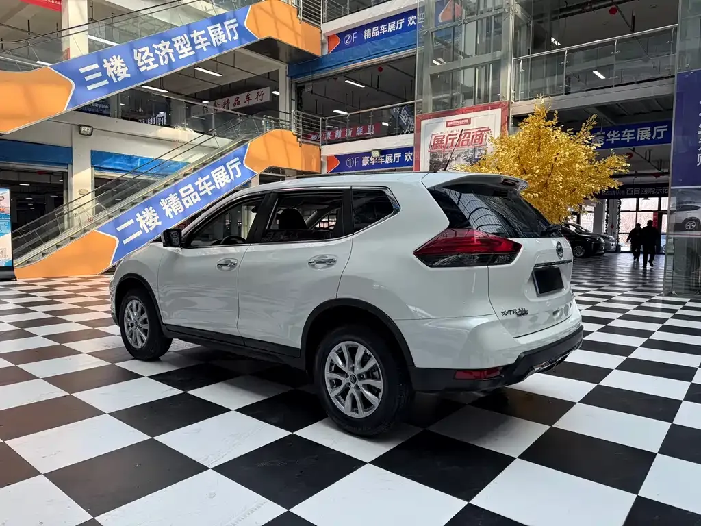 Nissan X-Trail — фото 10