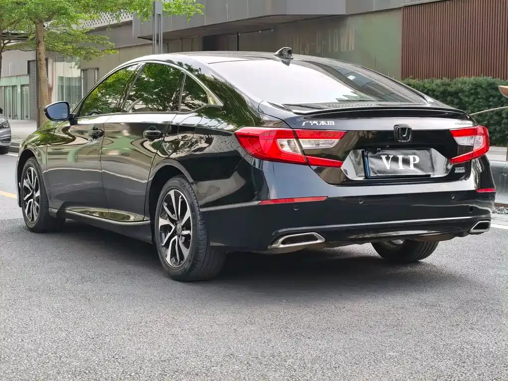Honda Accord — фото 7