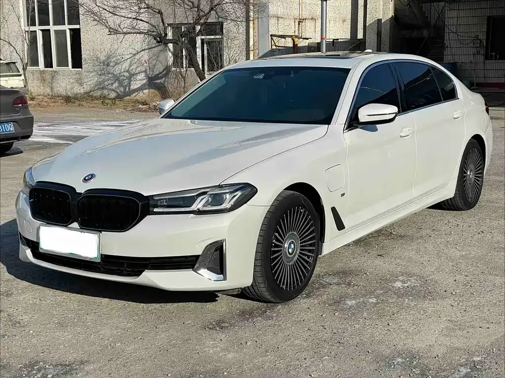 BMW 5 Series New Energy — фото 1