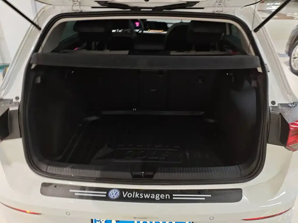 Volkswagen Golf 2024 из CN, фото 8