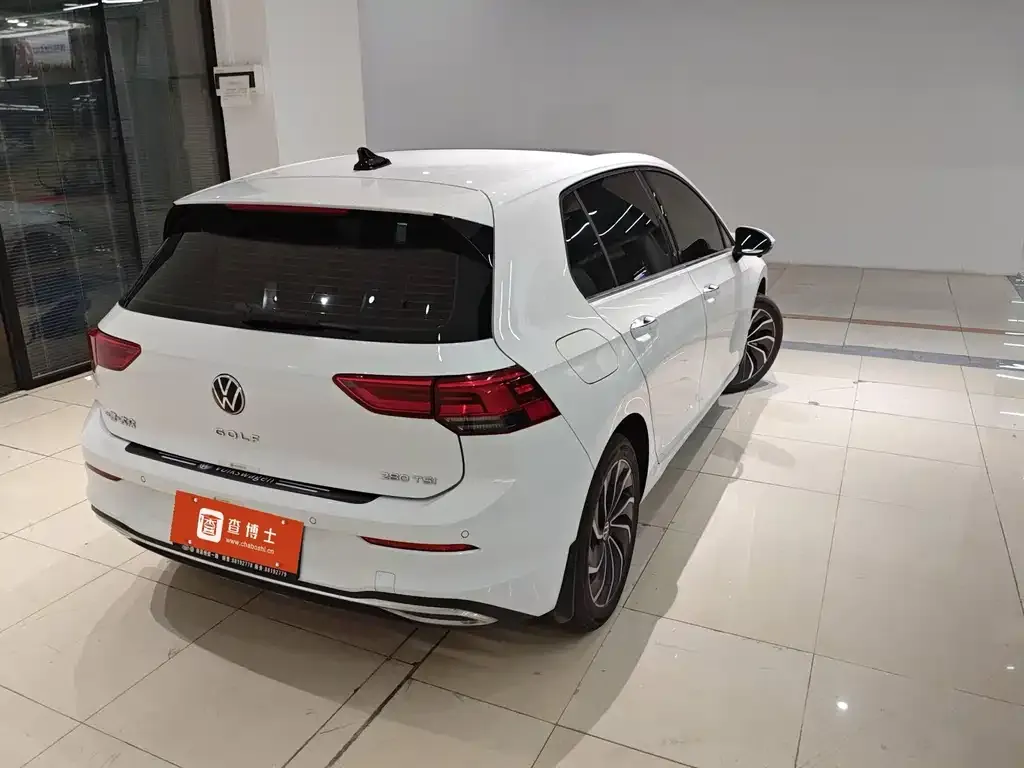 Volkswagen Golf 2024 из CN, фото 3