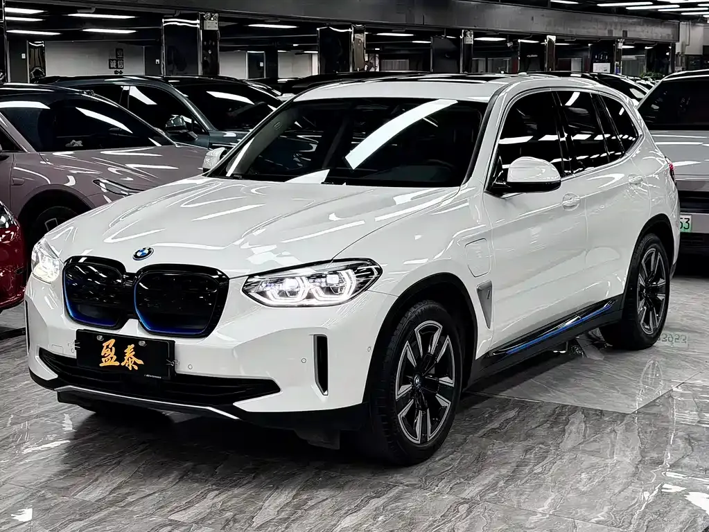BMW iX3 — фото 1