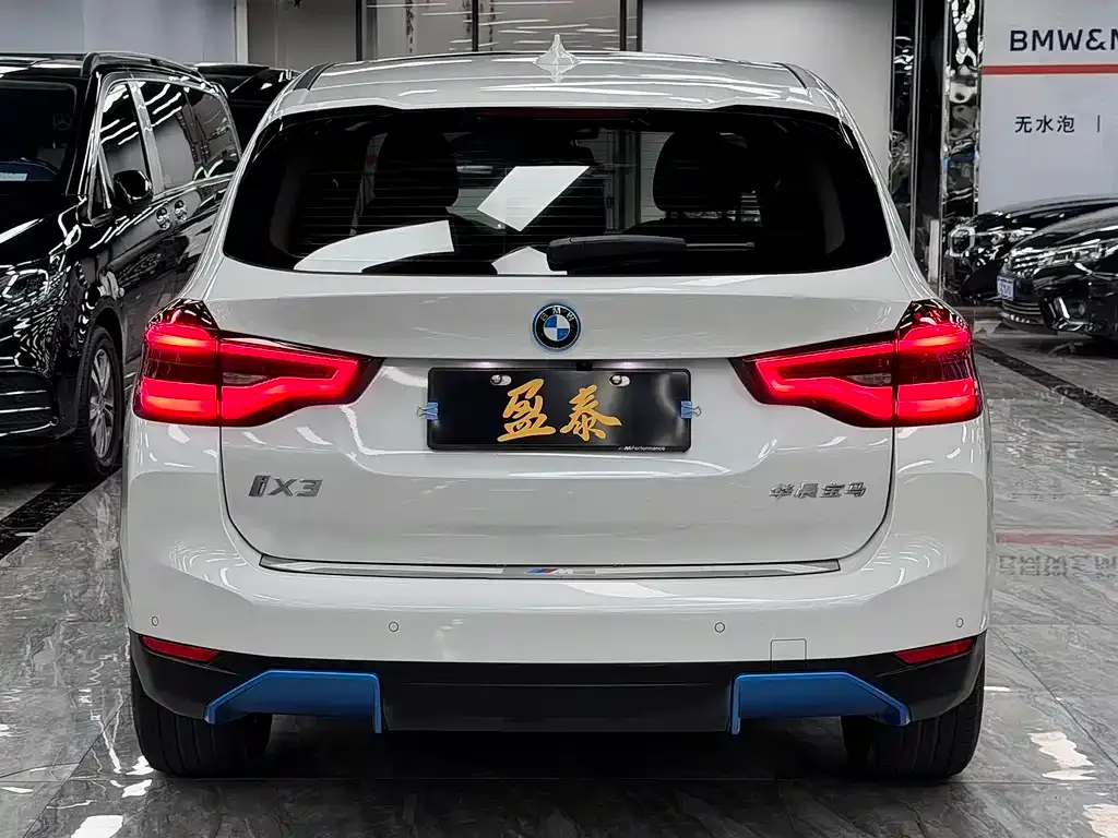 BMW iX3 — фото 9