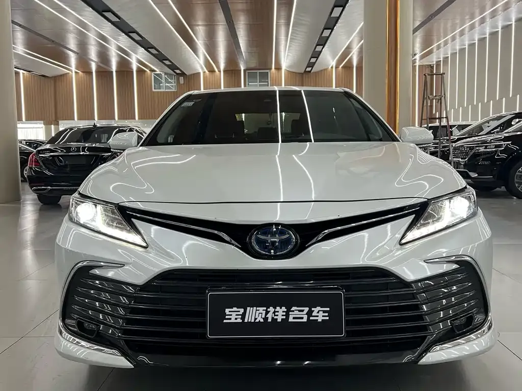 Toyota Camry — фото 7