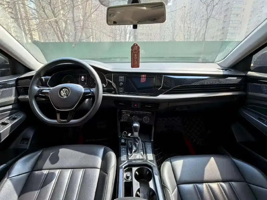Volkswagen Passat New Energy — фото 3