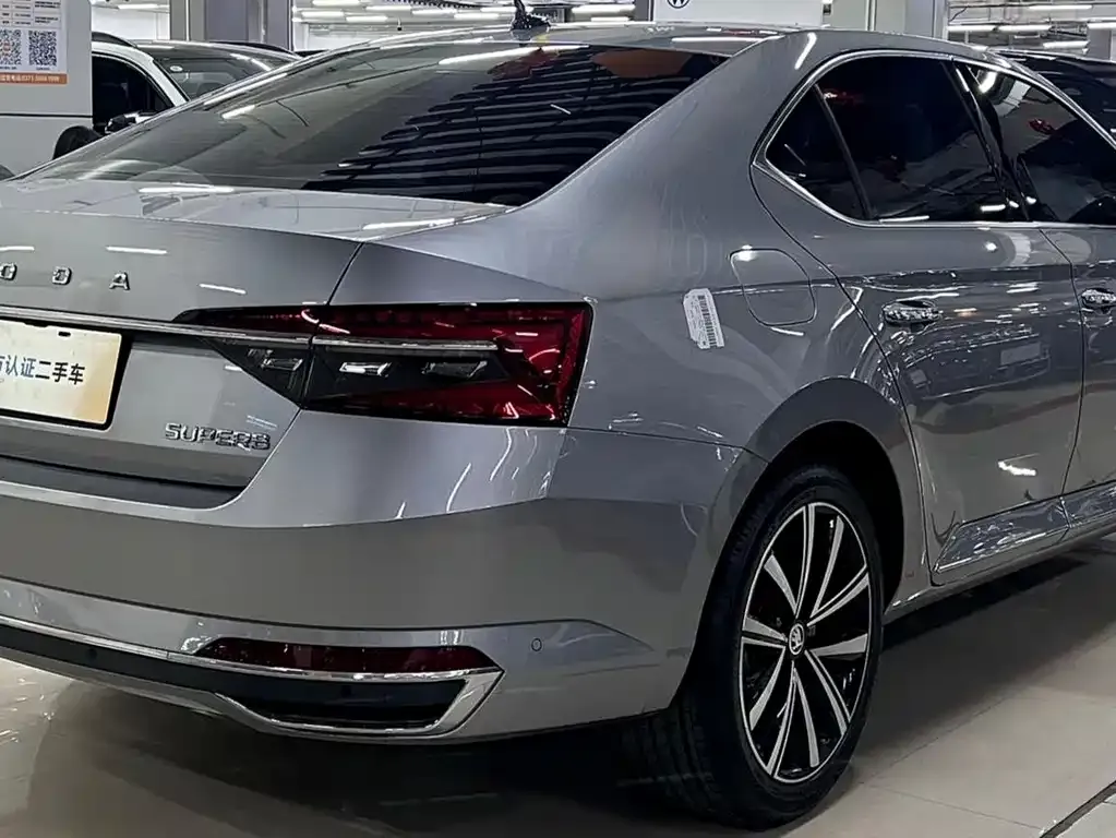 Skoda Superb — фото 2