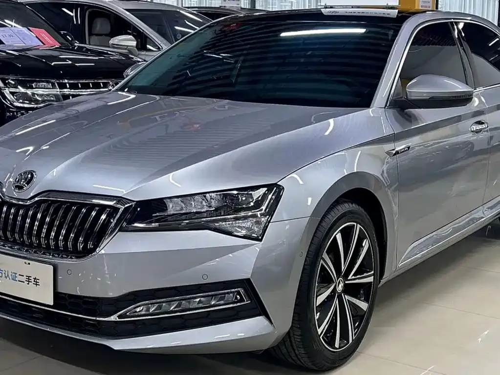 Skoda Superb — фото 10