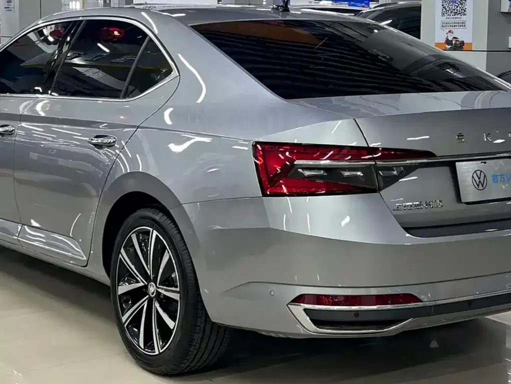 Skoda Superb — фото 8