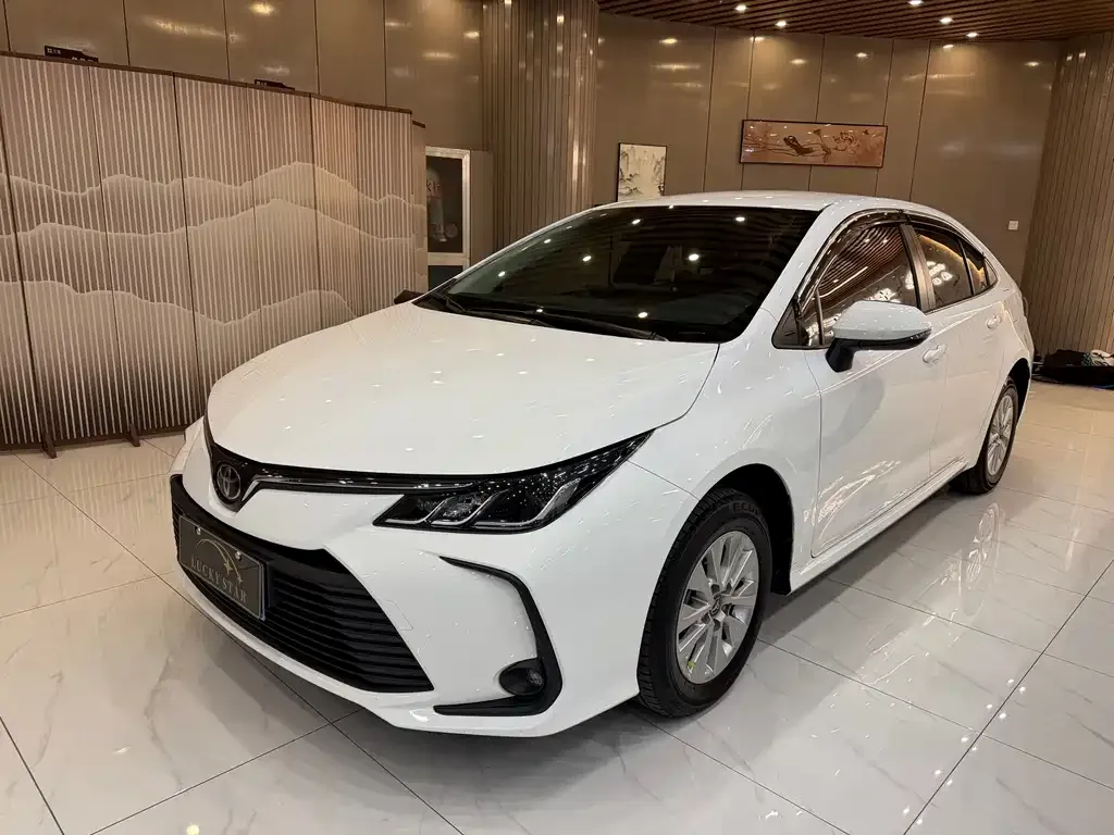 Toyota Corolla — фото 1
