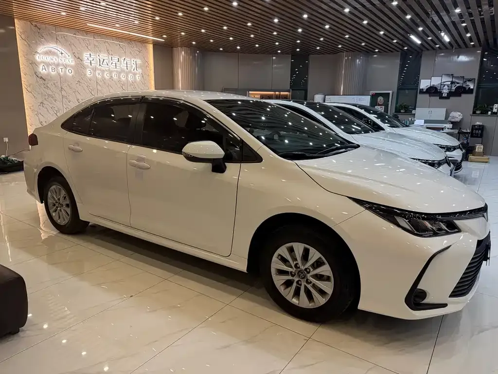 Toyota Corolla — фото 7