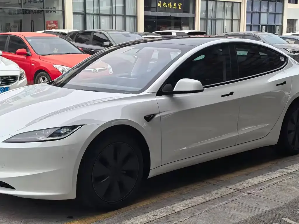 Tesla Model 3 RWD