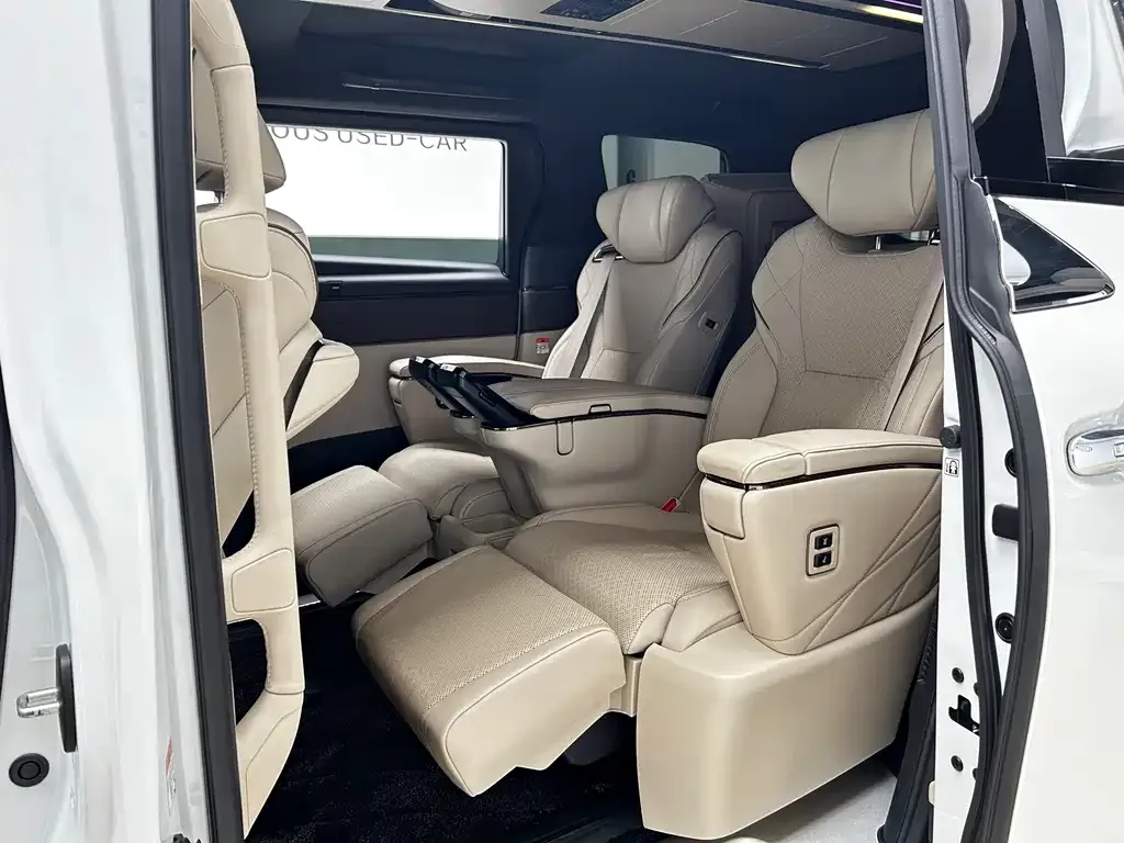 Toyota Vellfire — фото 10
