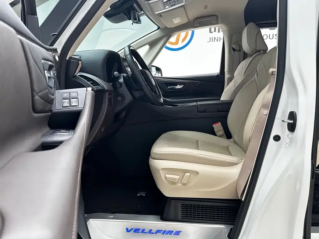 Toyota Vellfire — фото 4