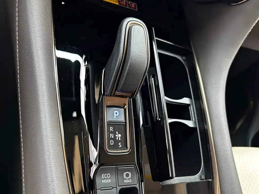 Toyota Vellfire — фото 9