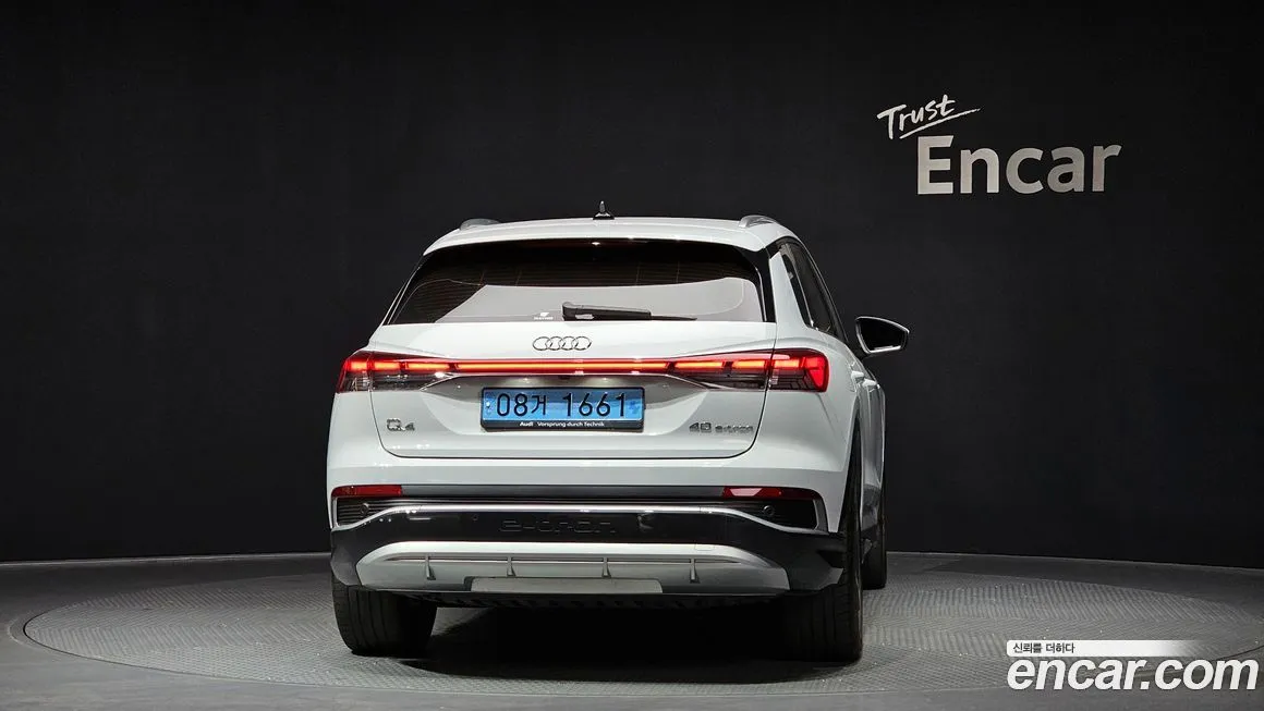 Audi Q4 e-tron — фото 2