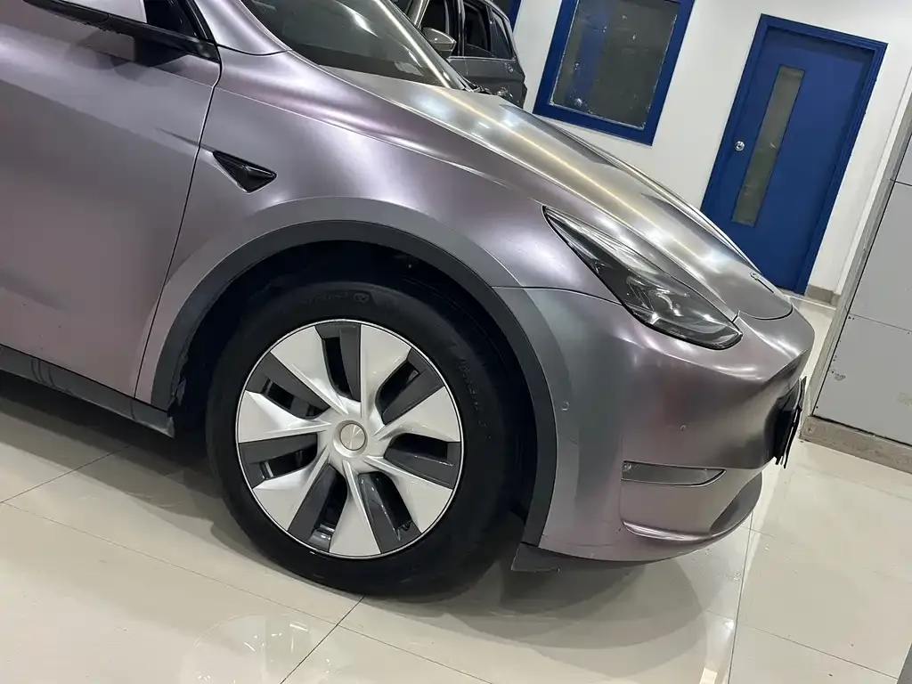 Tesla Model Y — фото 8