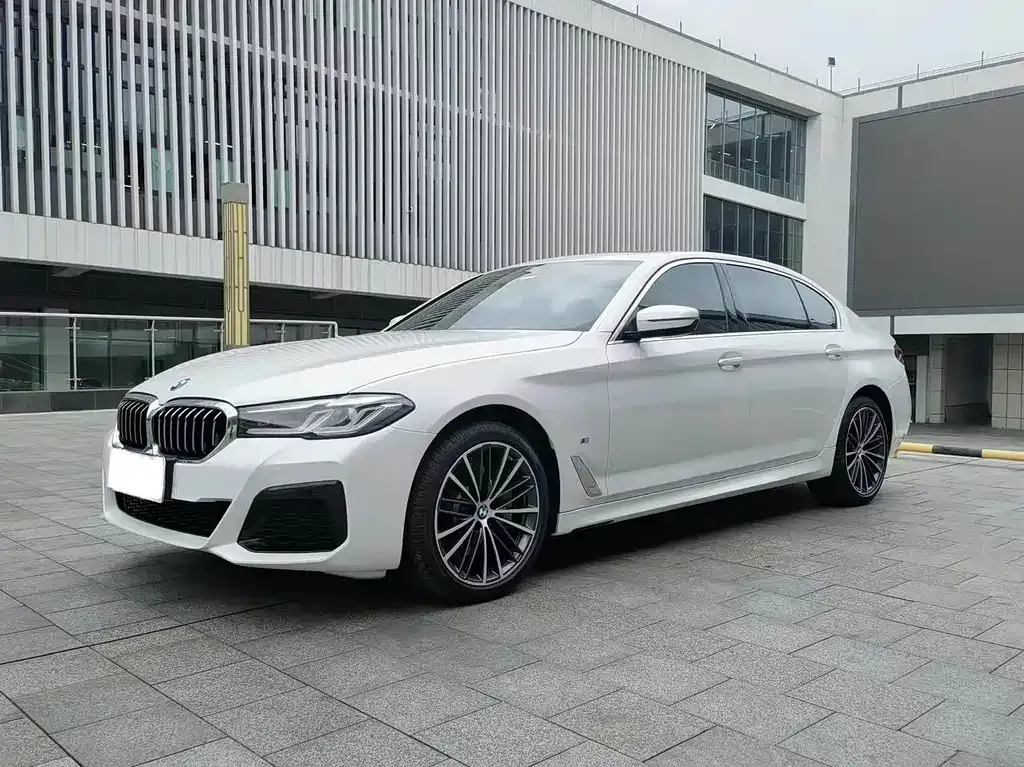 BMW 5 Series — фото 1