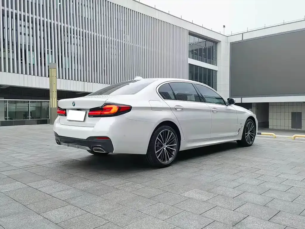 BMW 5 Series — фото 6