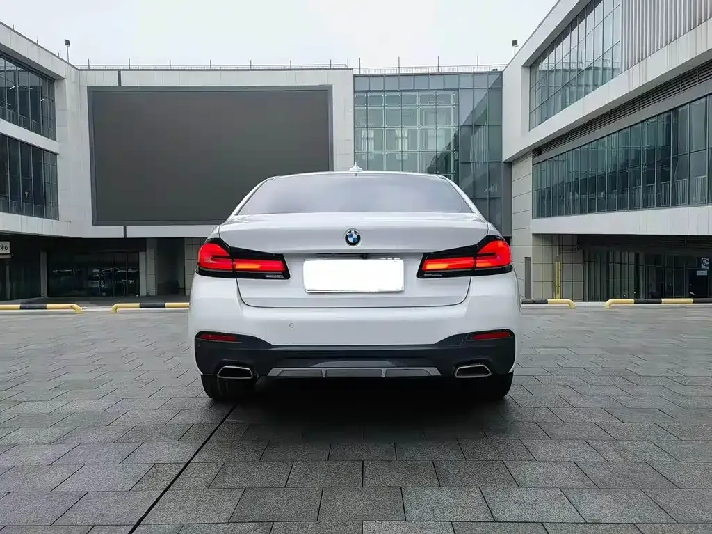 BMW 5 Series — фото 2