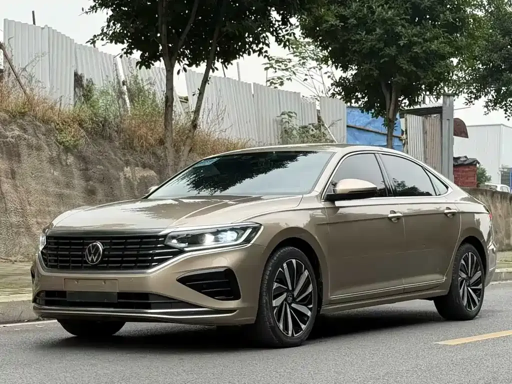 Volkswagen Passat — фото 1