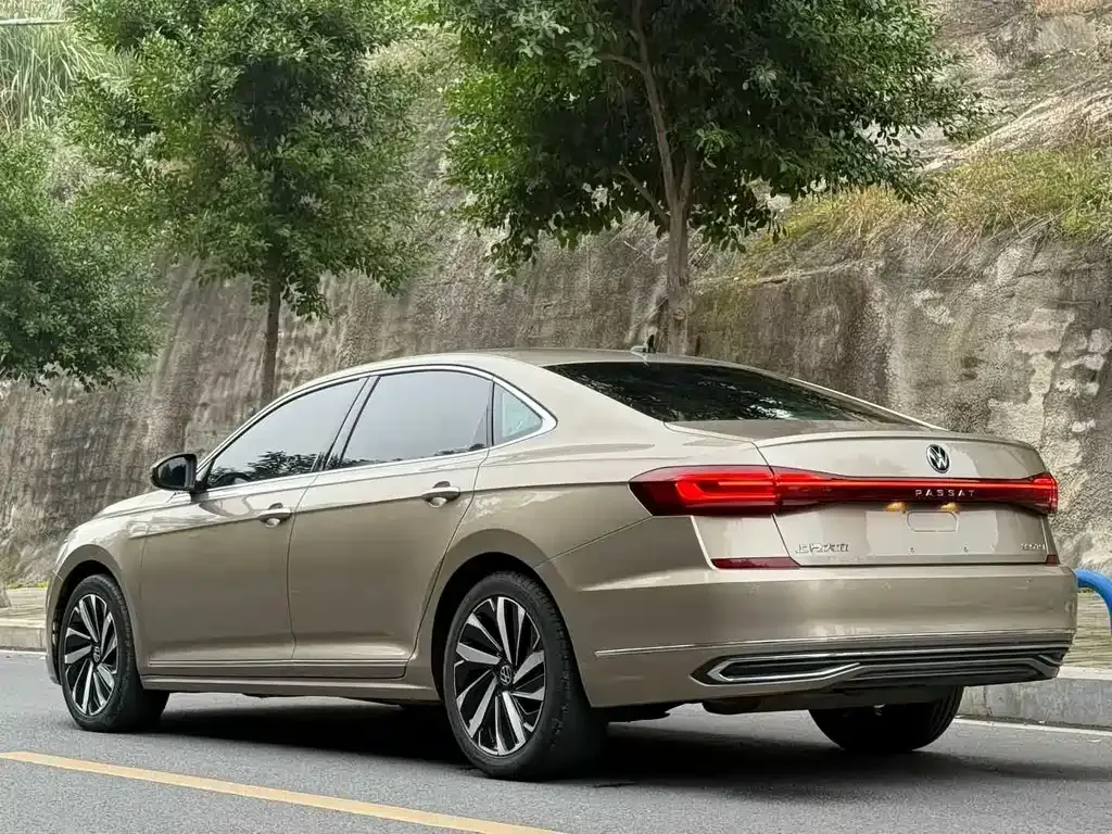 Volkswagen Passat — фото 7