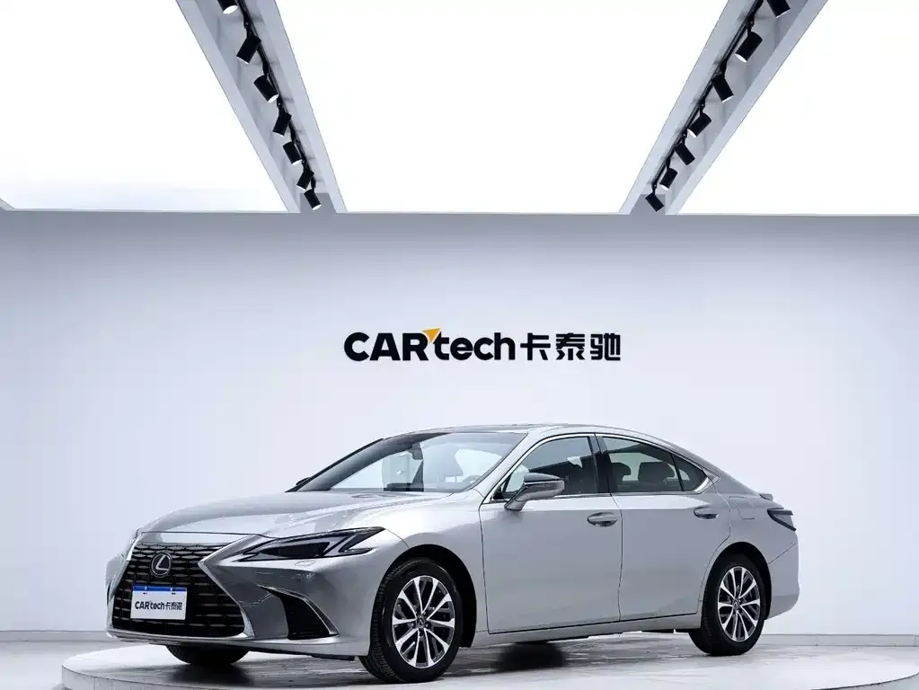 Lexus ES — фото 1