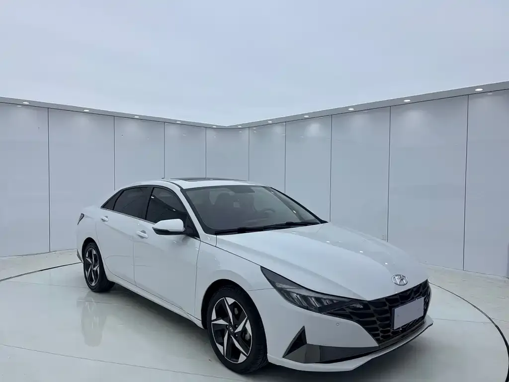 Hyundai Elantra — фото 9