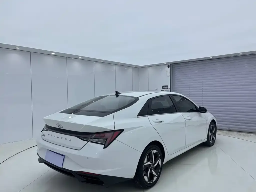 Hyundai Elantra — фото 4