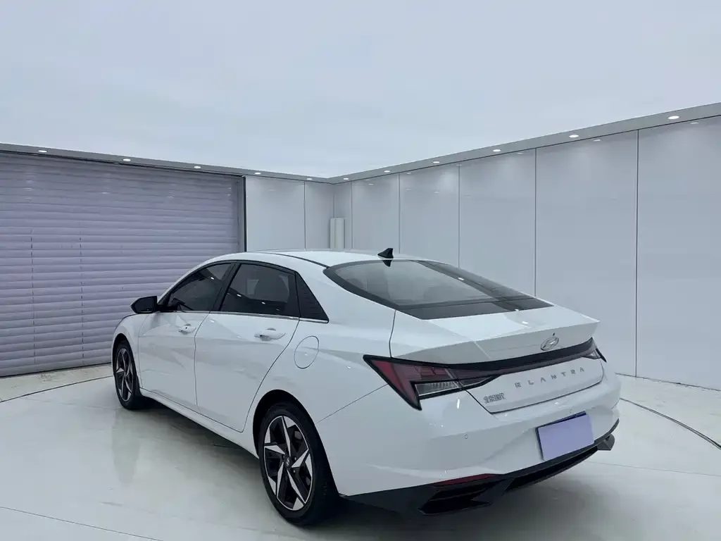 Hyundai Elantra — фото 3