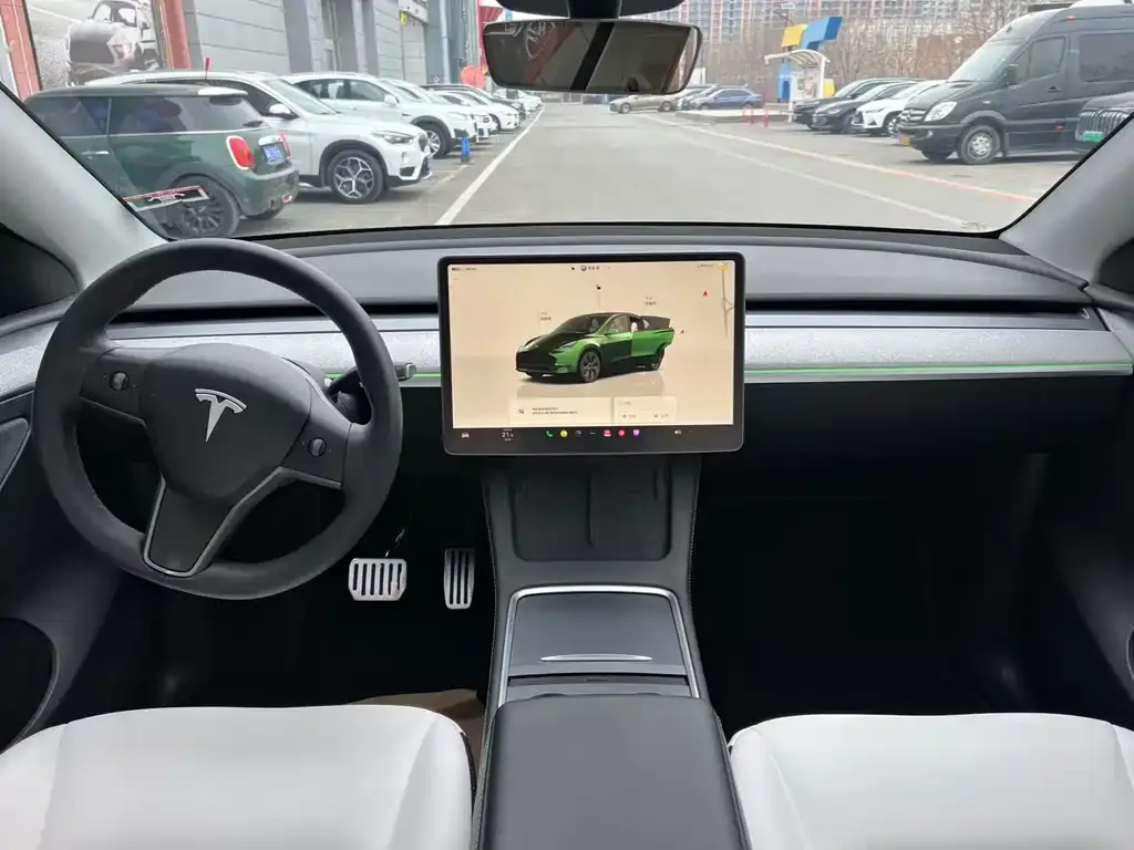 Tesla Model Y — фото 8