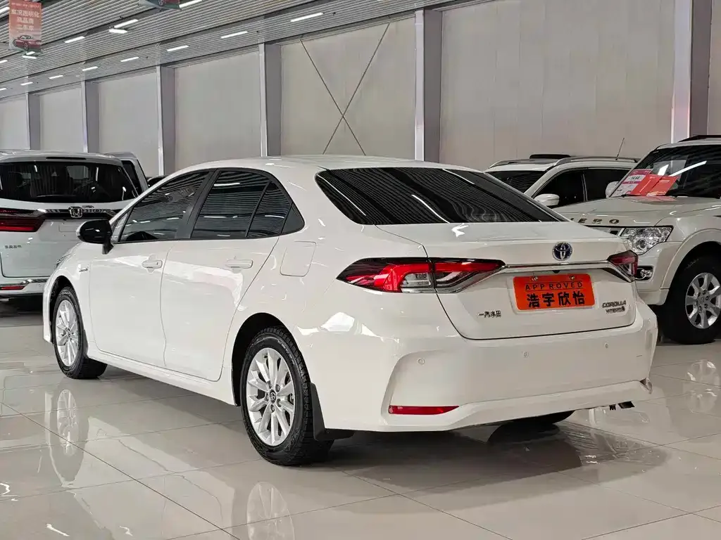 Toyota Corolla — фото 5