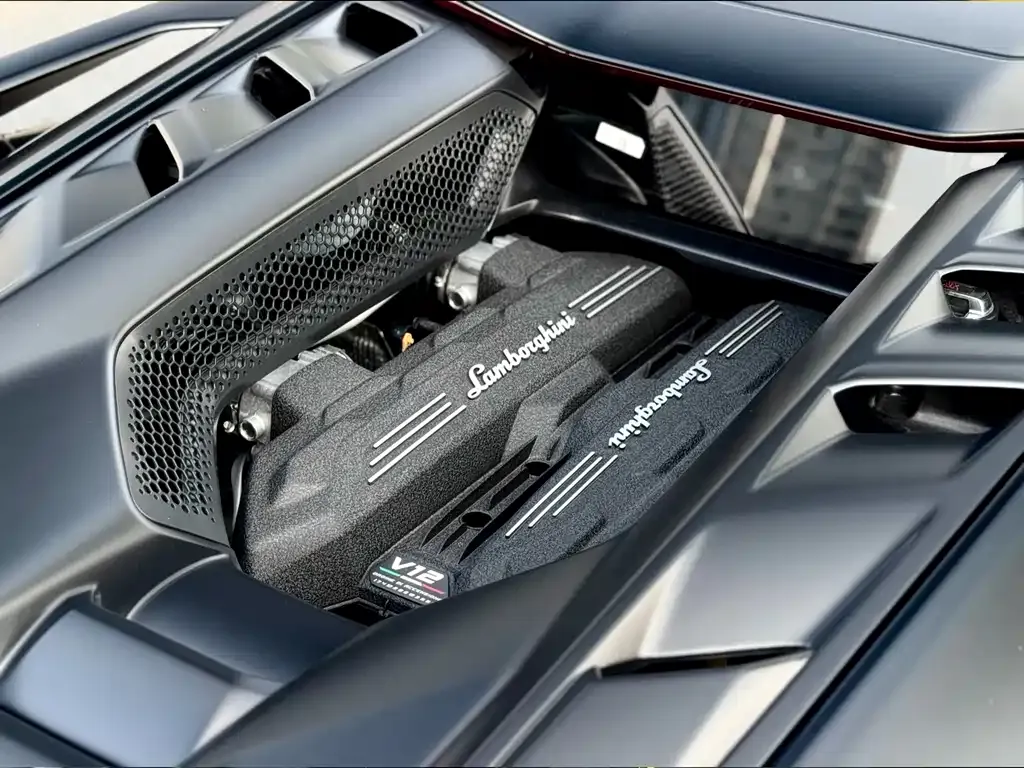 Lamborghini Revuelto — фото 3