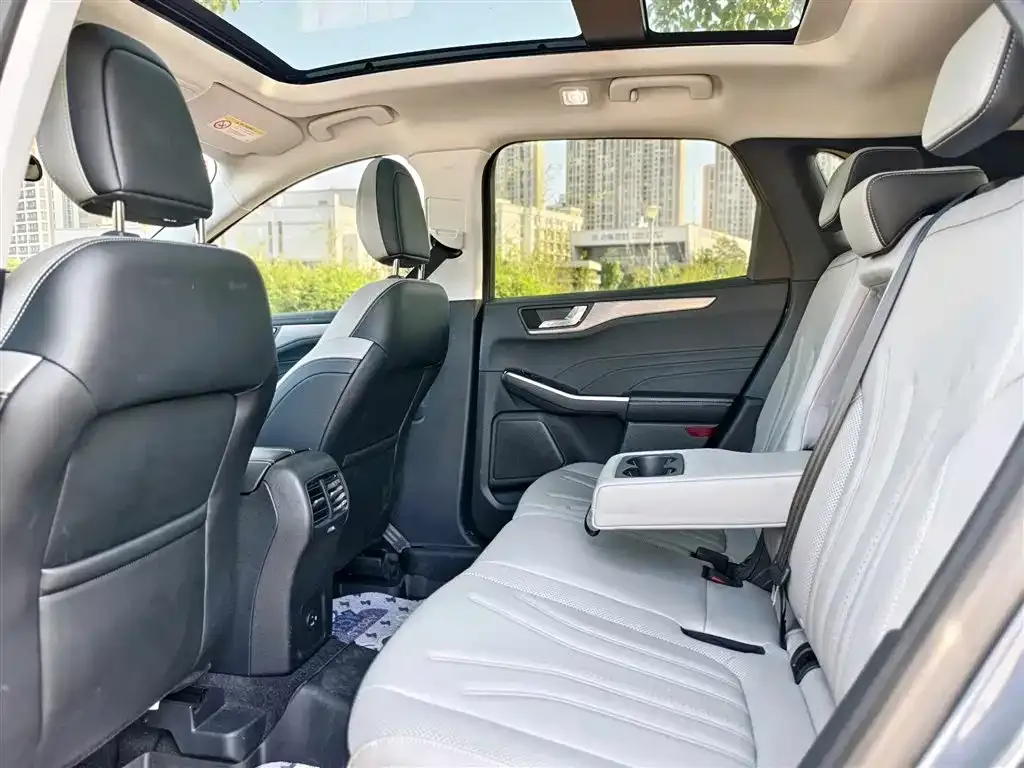 Ford Escape 2023 из CN, фото 2