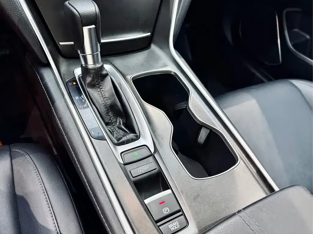Honda Accord — фото 8