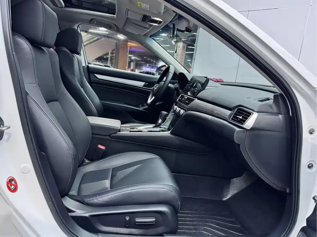 Honda Accord — фото 9