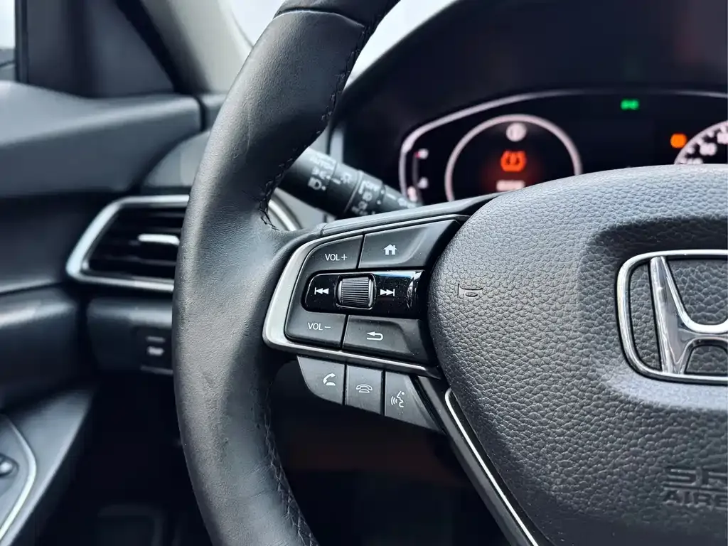 Honda Accord — фото 10