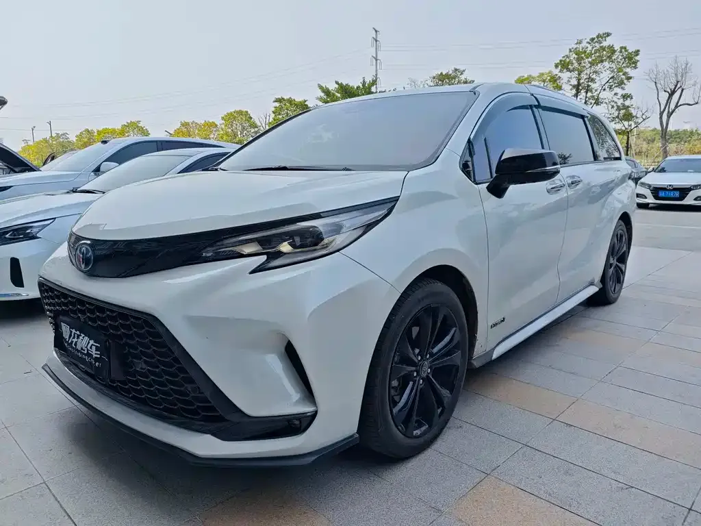 Toyota Granvia 2023 из CN, фото 1