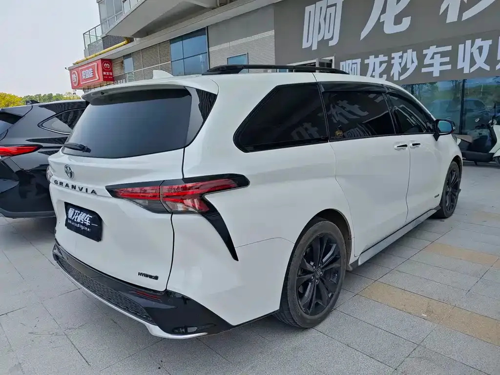 Toyota Granvia 2023 из CN, фото 7