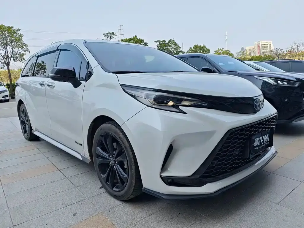 Toyota Granvia 2023 из CN, фото 4
